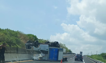 Volcadura en la autopista Cardel-Veracruz
