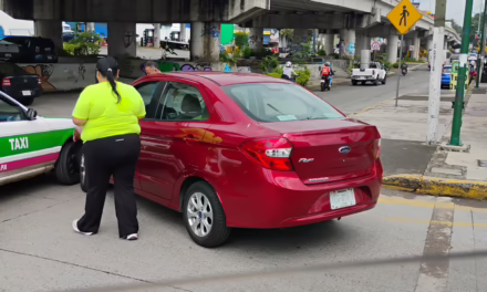 Accidente de tránsito a la altura del puente Heberto Castillo en Xalapa