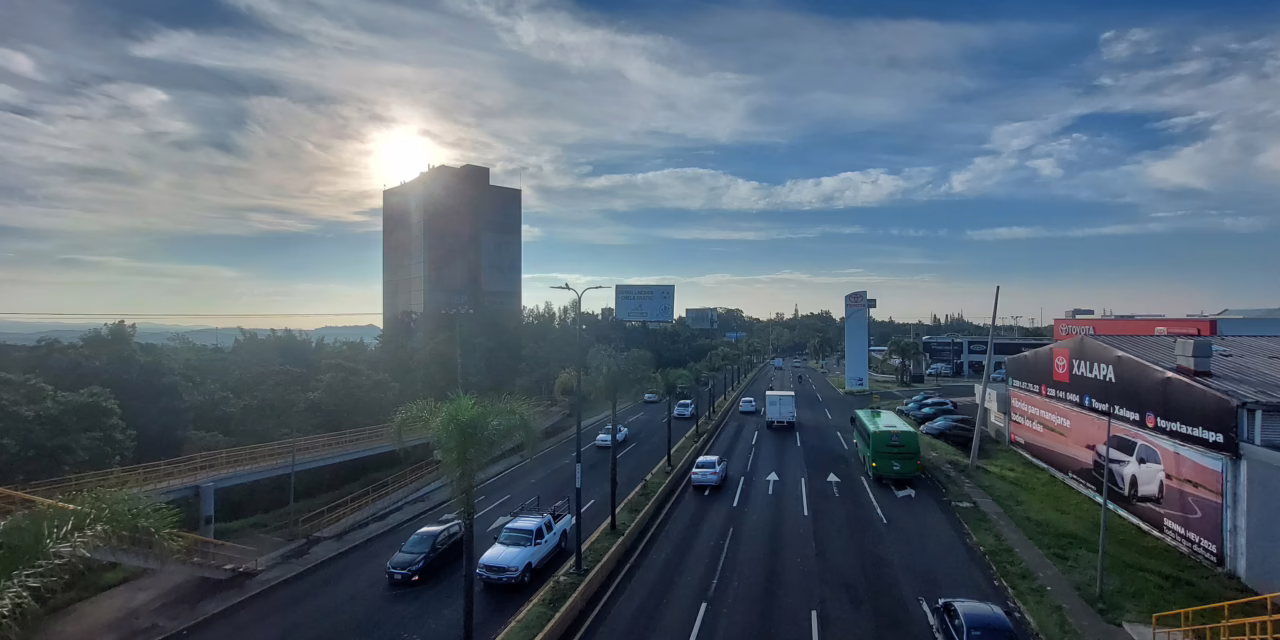 Durante este día y el fin de semana se prevé la persistencia de lluvias y tormentas eléctricas, algunas de intensidad moderada a fuerte