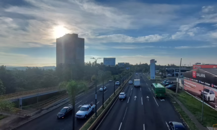 Durante este día y el fin de semana se prevé la persistencia de lluvias y tormentas eléctricas, algunas de intensidad moderada a fuerte