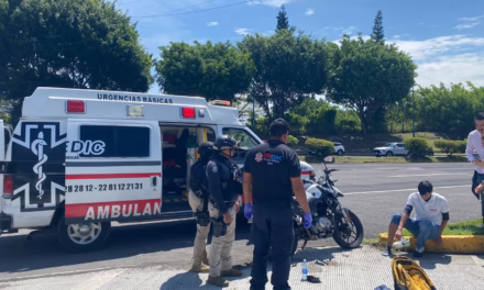 Accidente vial frente al ORFIS deja un motociclista lesionado