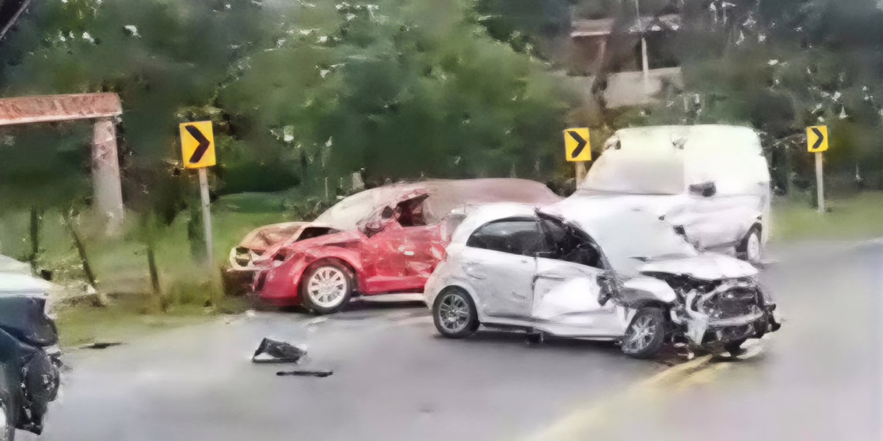 Fuerte choque frontal en la Xalapa-Perote, a la altura de Piletas