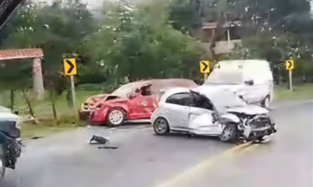 Fuerte choque frontal en la Xalapa-Perote, a la altura de Piletas