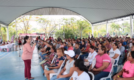 Reciben 289 estudiantes de Tuxpan Beca Rita Cetina