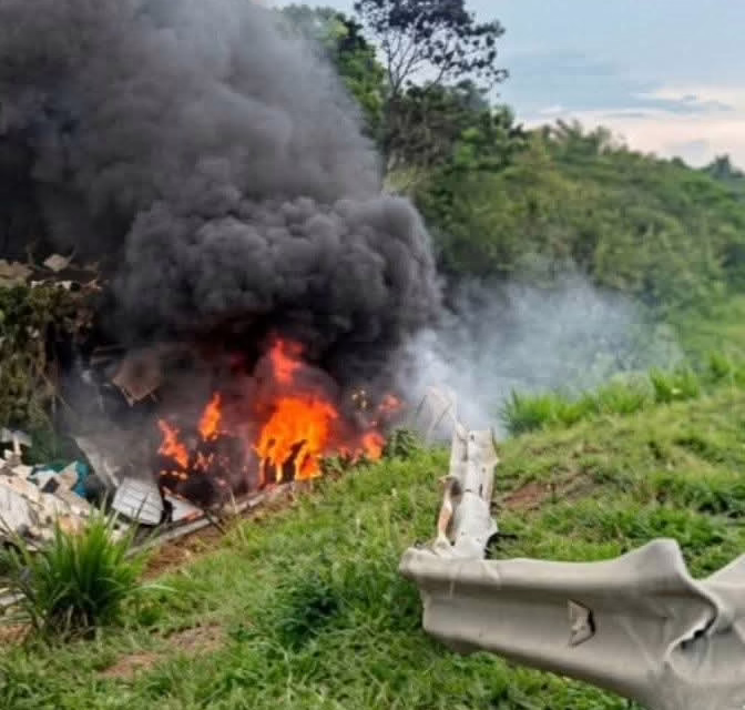 Familia murió calcinada tras volcadura de tractocamión en autopista de Poza Rica a Cardel.