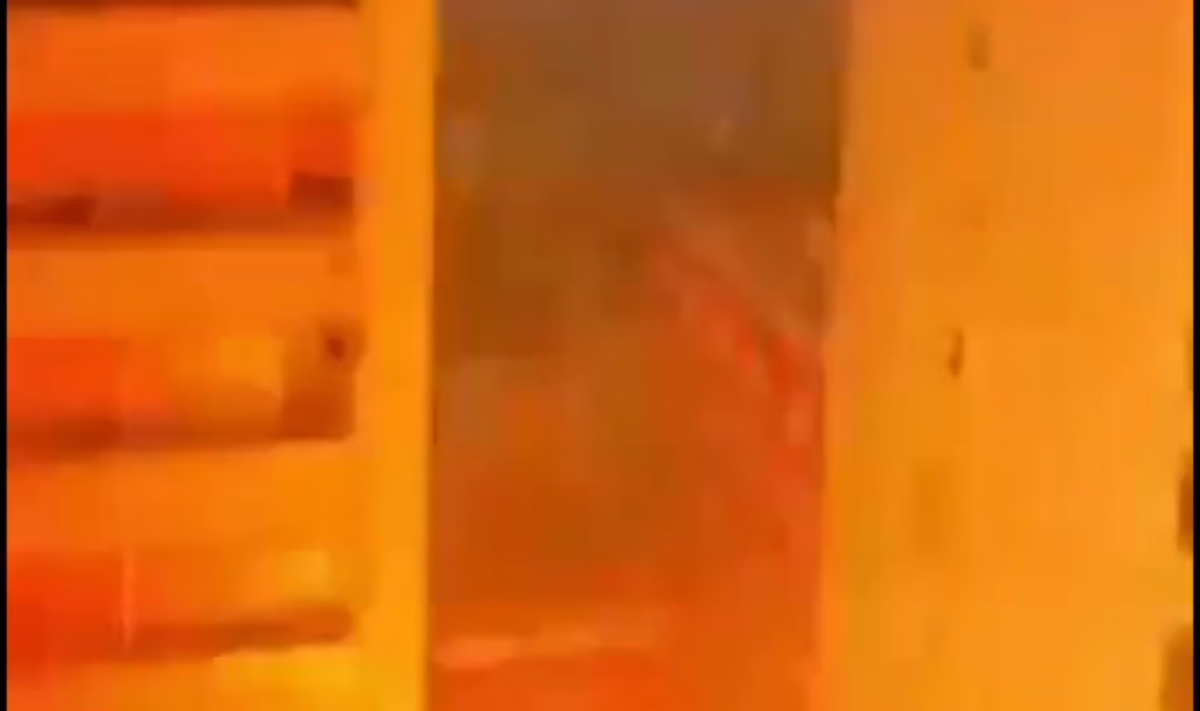 Video: Captan momento exacto en que un rayo impacta durante tormenta en la CDMX