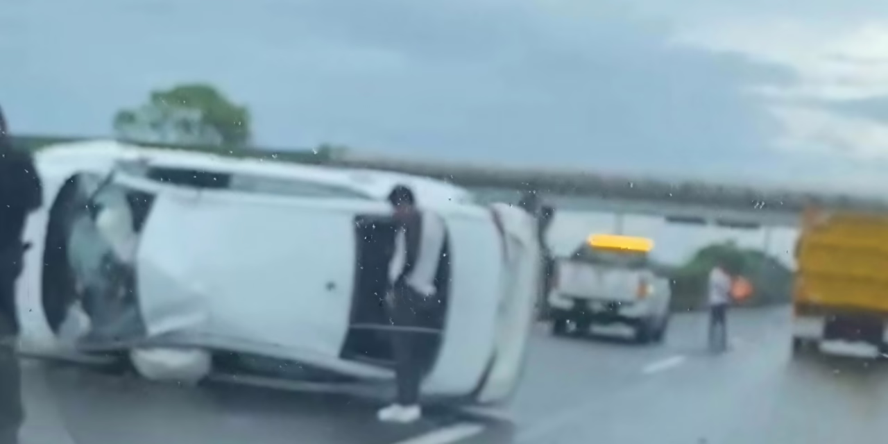Video:Se registra volcadura en la carretera Xala-Veracruz