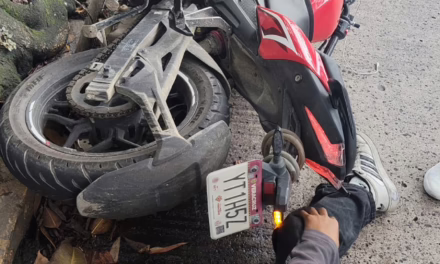 Accidente en la avenida Maestros Veracruzanos, motociclista lesionado