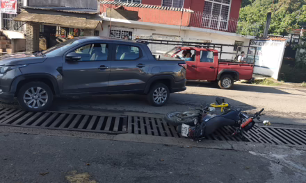 Accidente de tránsito en la calle Fernando Gutiérrez Barrios, Xalapa