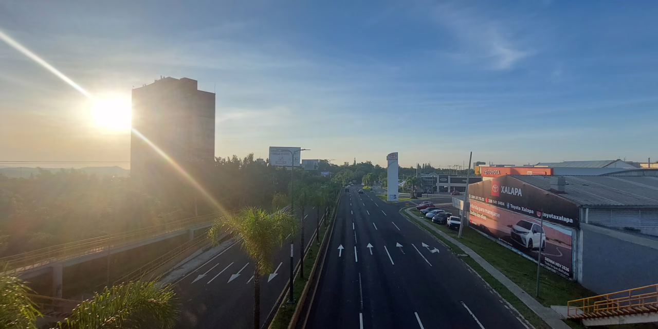 Ambiente caluroso y húmedo en todo Veracruz durante el día de hoy, y posiblemente durante un par de días más, debido a la persistencia de una *Surada*