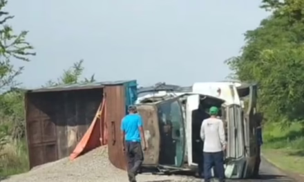 VOLCADURA DE VEHÍCULO DE CARGA EN LA CARRETERA TOTUTLA – CONEJO