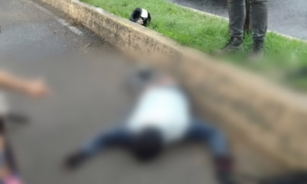 Motociclista resulta lesionado tras derrapar en la avenida Ruiz Cortines