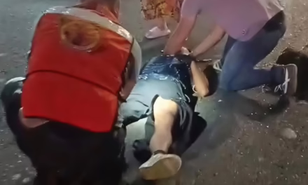 Dos motociclistas lesionados tras fuerte accidente en la avenida Lázaro Cárdenas