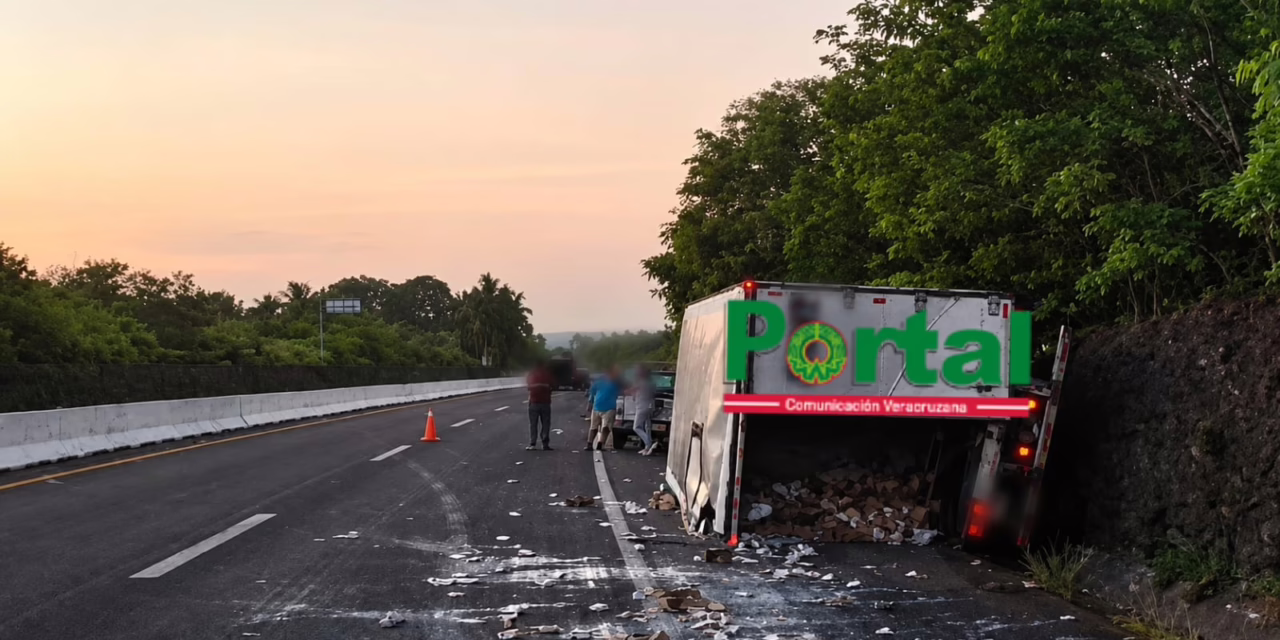 Volcadura de camión de carga provoca movilización en la carretera Xalapa-Veracruz