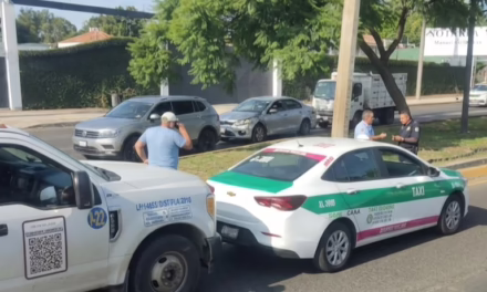 Choque por alcance en la carretera Xalapa -Veracruz, a la altura de Plaza Xanat