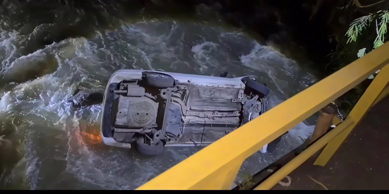 Video: Vehículo cae al río Jamapa; hay dos lesionados