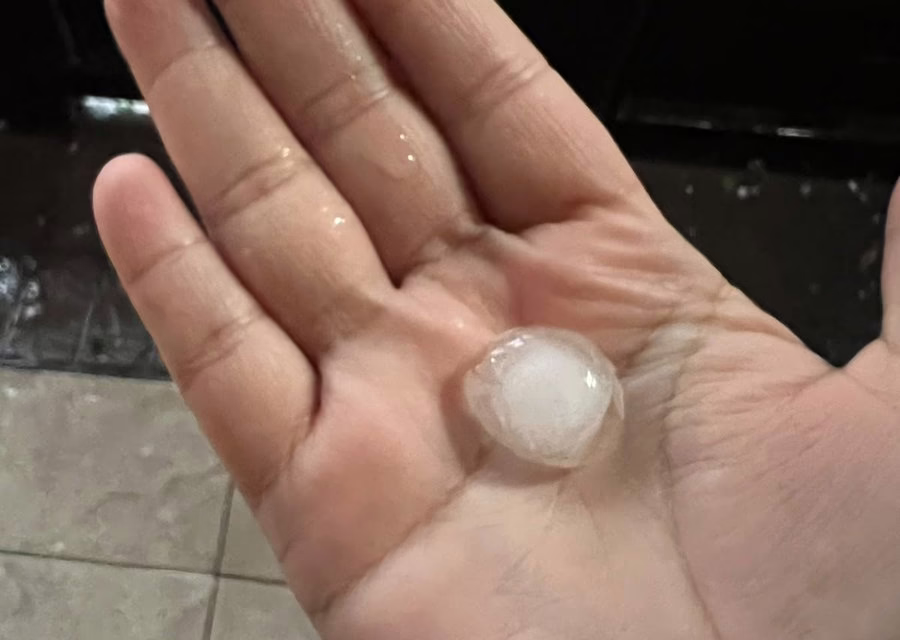 Se registran fuertes lluvias y caída de granizo en Nuevo León, tras jornada de intenso calor