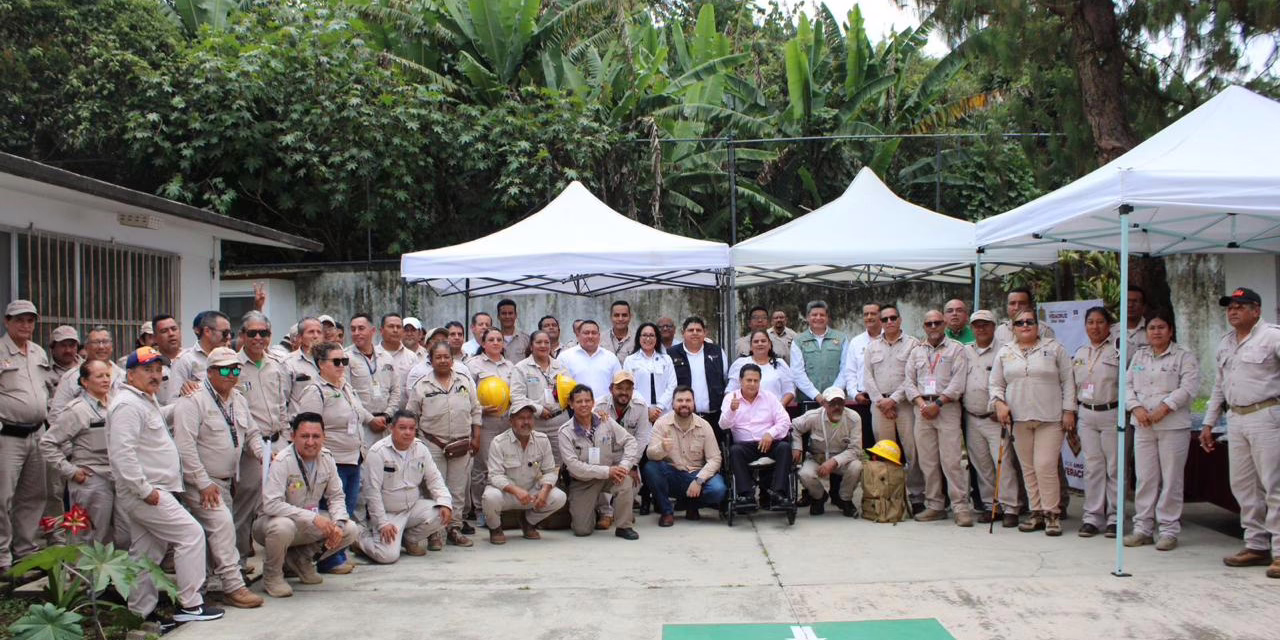 Respalda Secretaría de Salud al personal de vectores con uniformes y equipo de protección