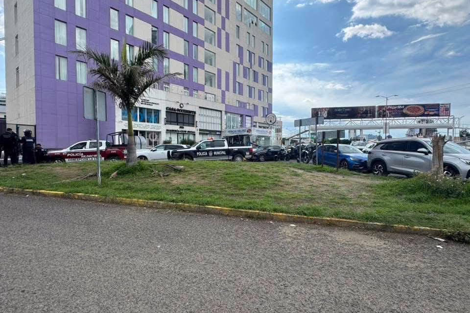 Disparos tras robo de llantas en Angelópolis genera movilización policial y alarma entre comensales