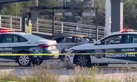 Hallan dos cuerpos calcinados dentro de un vehículo en Periférico Ecológico en Puebla 