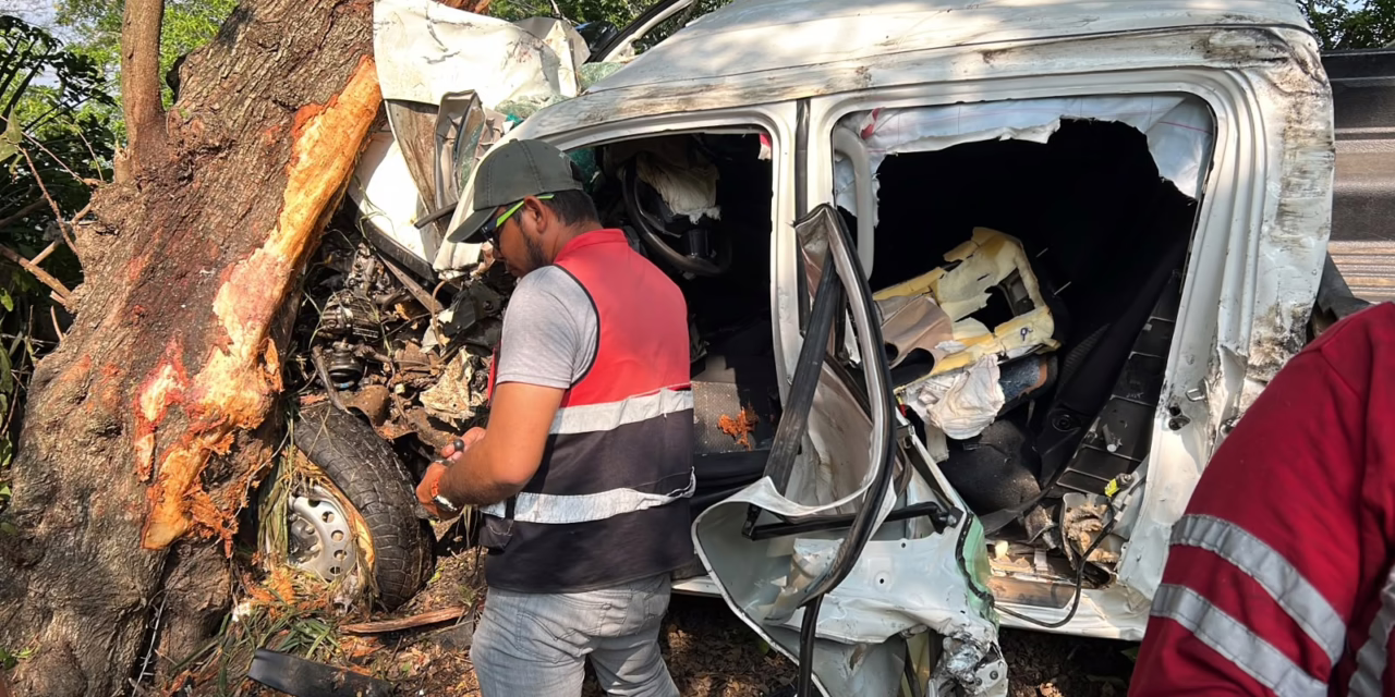 Accidente en la Cardel-Poza Rica: Chofer queda prensado a la altura de El Farallón 