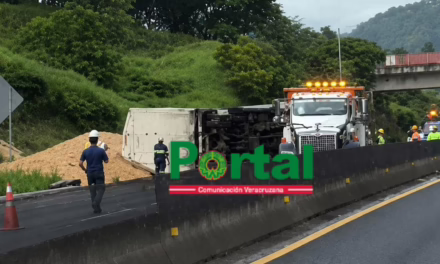 Afectación vial en el Libramiento de Xalapa: Se desprende remolque de un camión a la altura de km 16