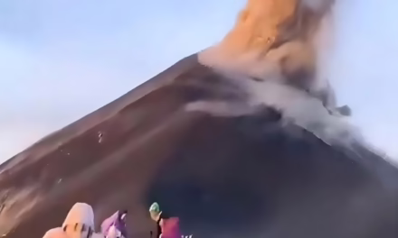 Turistas salvaron de milagro de lluvia fuego tras desafiar al volcán más activo de Guatemala