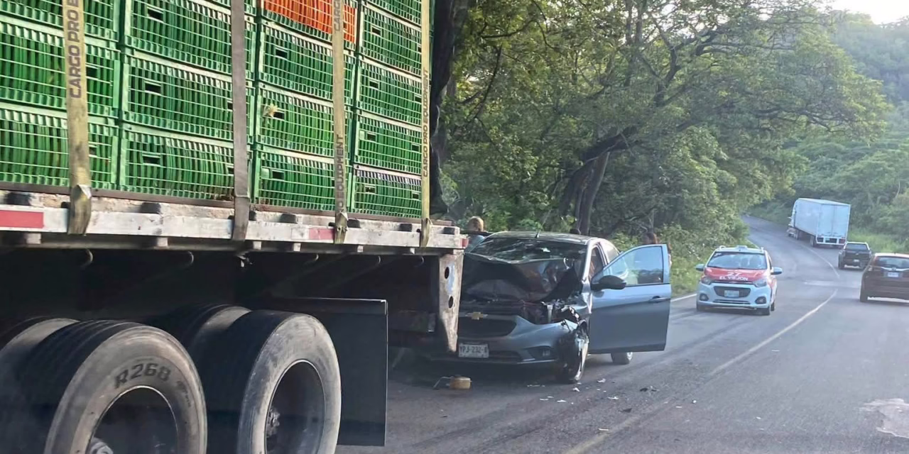 Accidente en la carretera Cardel-Poza Rica, a la altura del Cerro de Los Metates