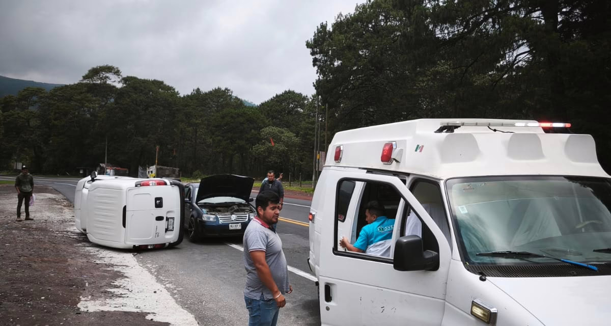Volcadura de vehículo en la carretera Xalapa -Perote