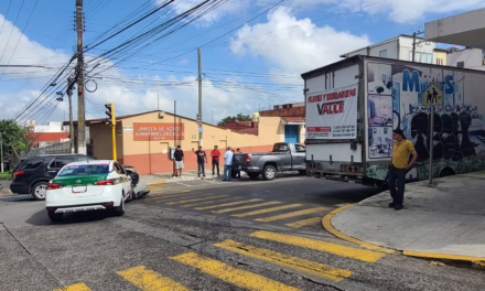 Accidente de tránsito en la avenida Américas esquina con Pípila