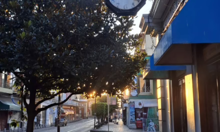 Sol durante la mañana, con un ambiente cálido y húmedo y  probabilidad de lluvia por la tarde en Veracruz