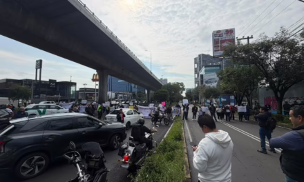 Bloqueo en los carriles centrales y laterales de Periférico, a la altura de Picacho-Ajusco