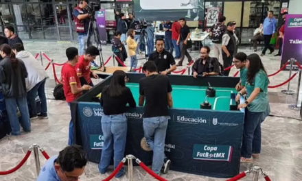 Talento UV destaca con robot autónomo en Copa FutBotMX