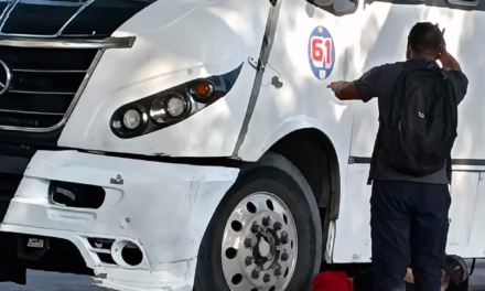 Mujer es atropellada por un camión urbano en Veracruz