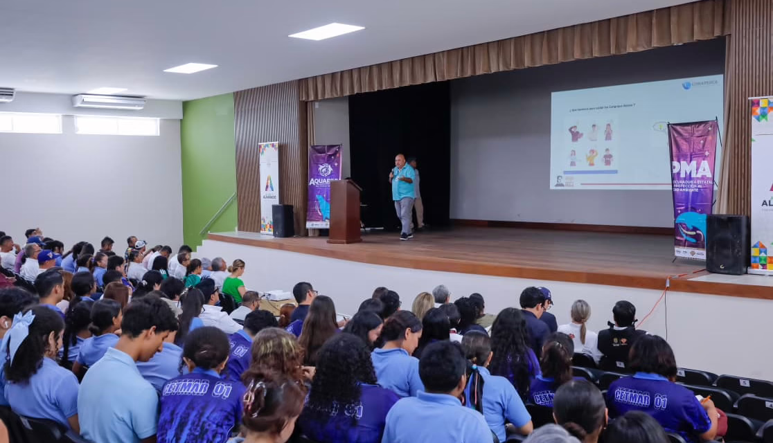 Autoridades y sociedad civil unen esfuerzos para proteger al Cangrejo Azul