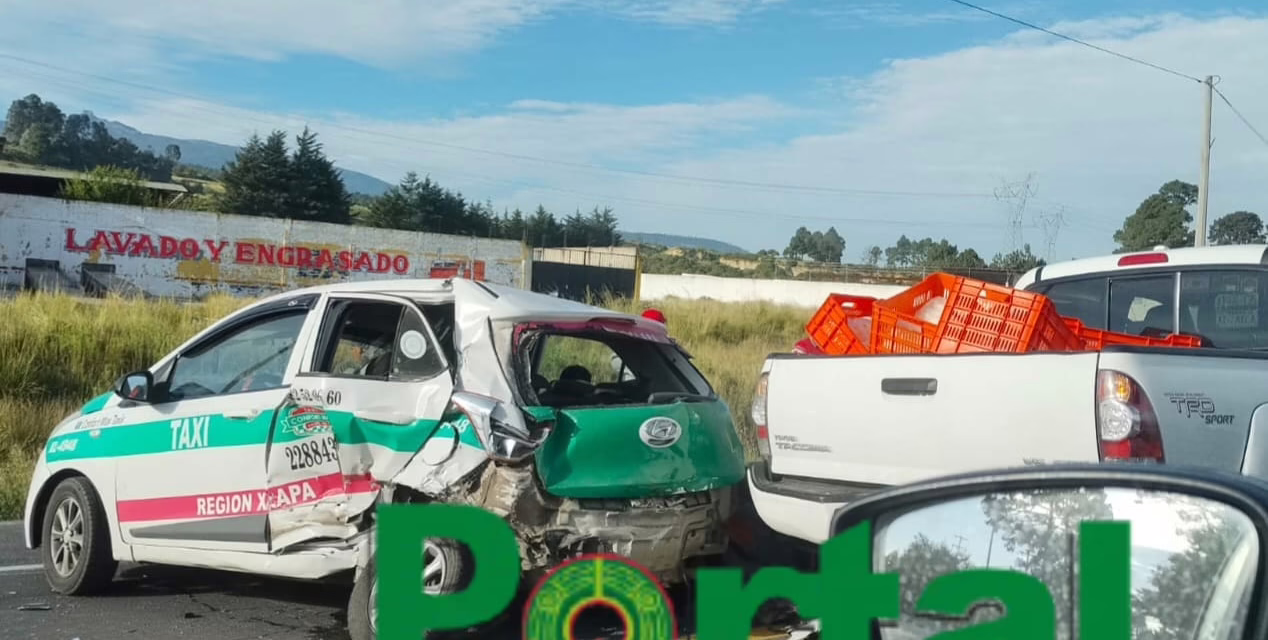Se accidenta Taxi de Xalapa, en la carretera a Perote