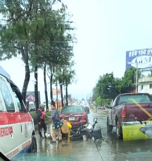 Motociclistas lesionado en la avenida Lázaro Cárdenas