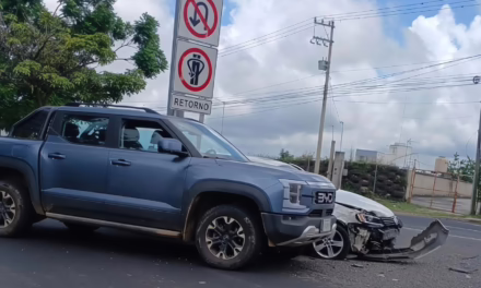 Accidente en la carretera Xalapa-Veracruz, a la altura del Batallón de El Lencero 