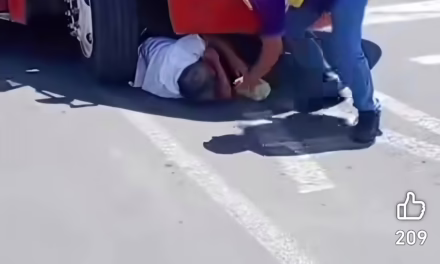Adulto es atropellado por camión en Orizaba 