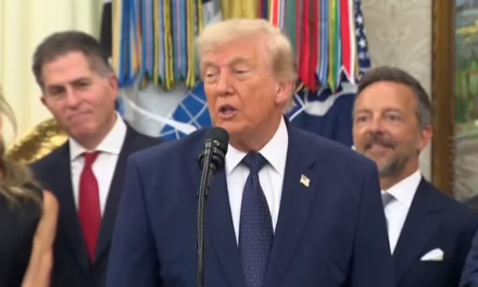 Donald Trump reveló que llamó a la FIFA para pedir la revisión de la tarjeta roja