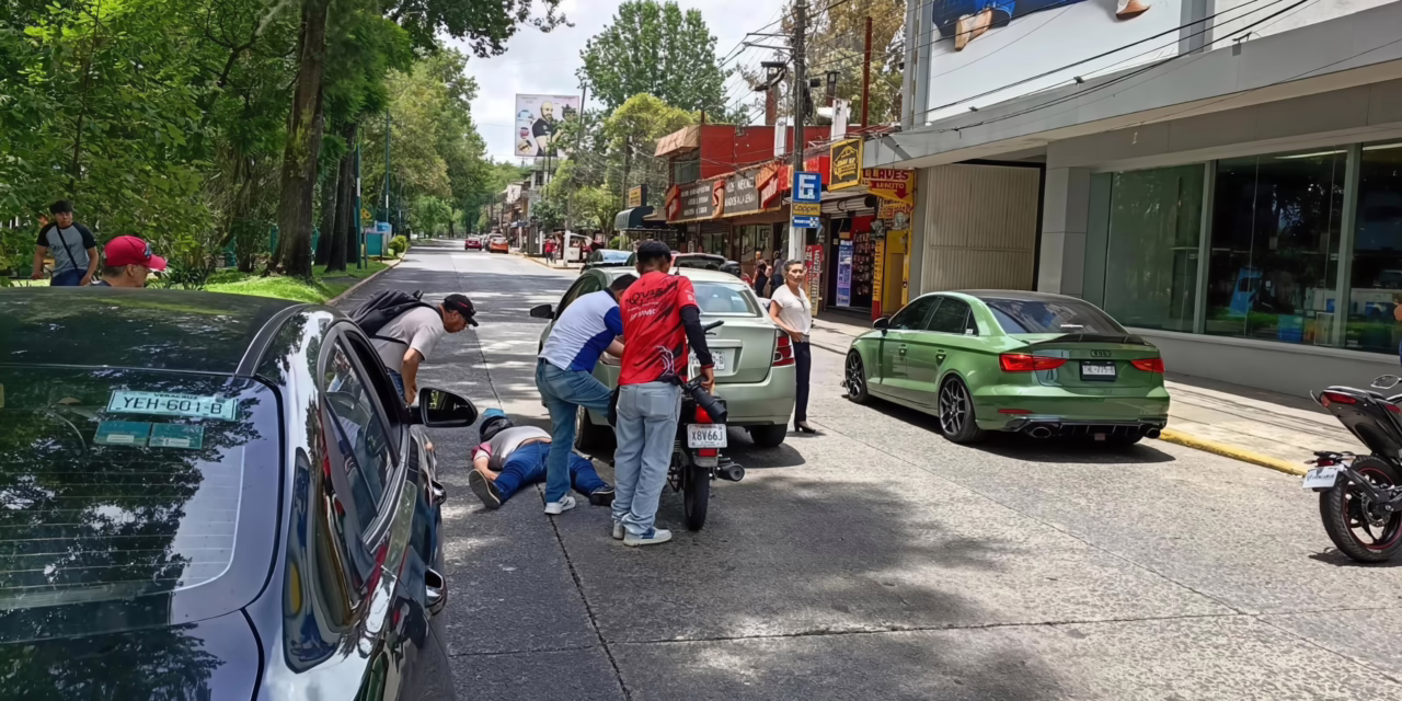 Accidente vial en la avenida Xalapa deja un motociclista lesionado