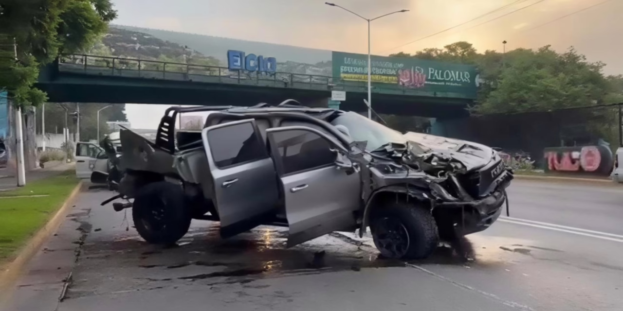 Conductor ebrio choca contra revolvedora y huye en López Mateos GUADALAJARA