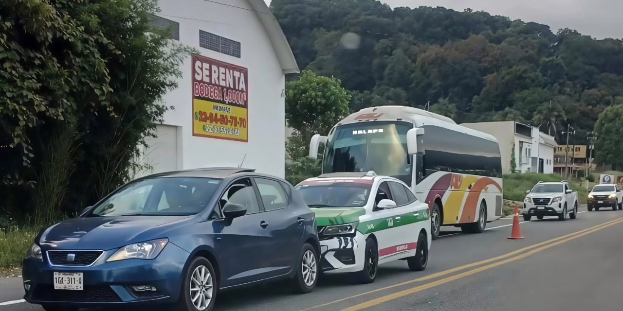 Accidente de tránsito en la carretera Xalapa -Perote, a la altura de El Rosario