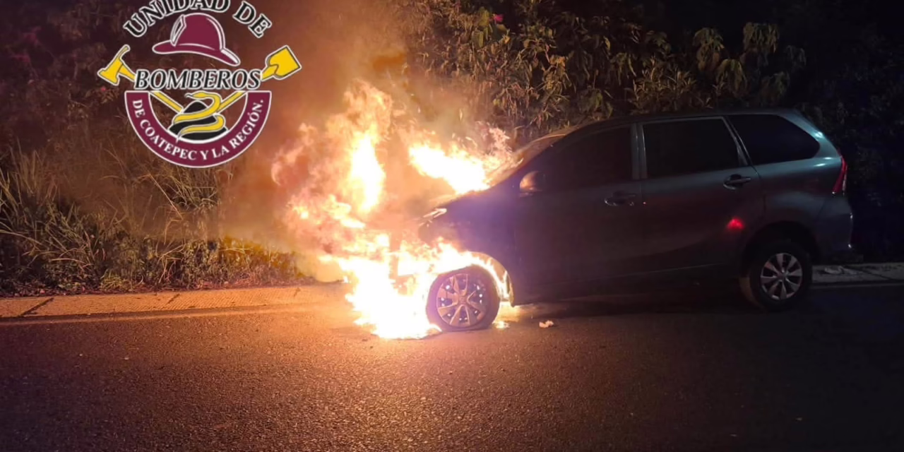 Video:Se incendia camioneta en el bulevar Xalapa-Coatepec