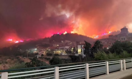 El incendio cerca de Perpiñán, Francia, ya suma 4,600 hectáreas quemadas y 10,000 evacuados.