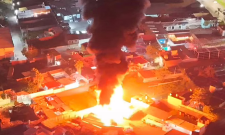 Video:Controlan fuego en bodega de Pipas en El Salto Jalisco , tras intensa movilización de bomberos