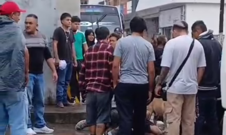 Vecinos de la Carolino Anaya detienen y someten a presunto ladrón armado