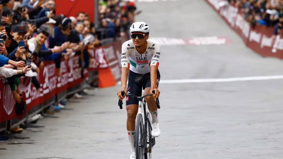 Isaac del Toro culmina tercero en la Etapa 6 del Tour de France y vuelve a subirse al podio en la competencia