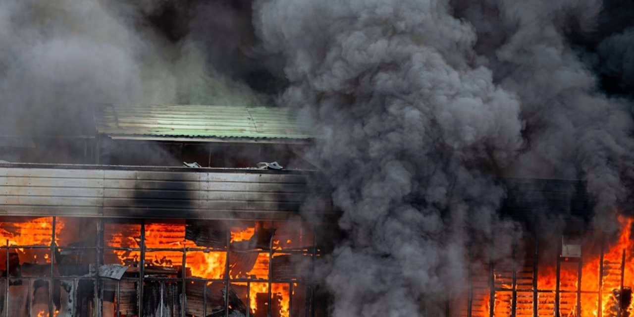 Incendio en fábrica de calzado en China deja al menos 28 personas sin vida