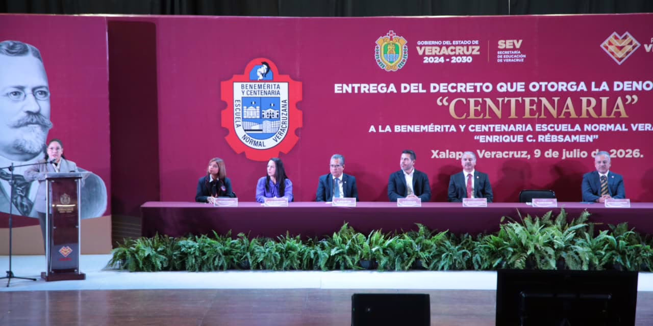 Recibe la Benemérita Escuela Normal Veracruzana denominación de Centenaria
